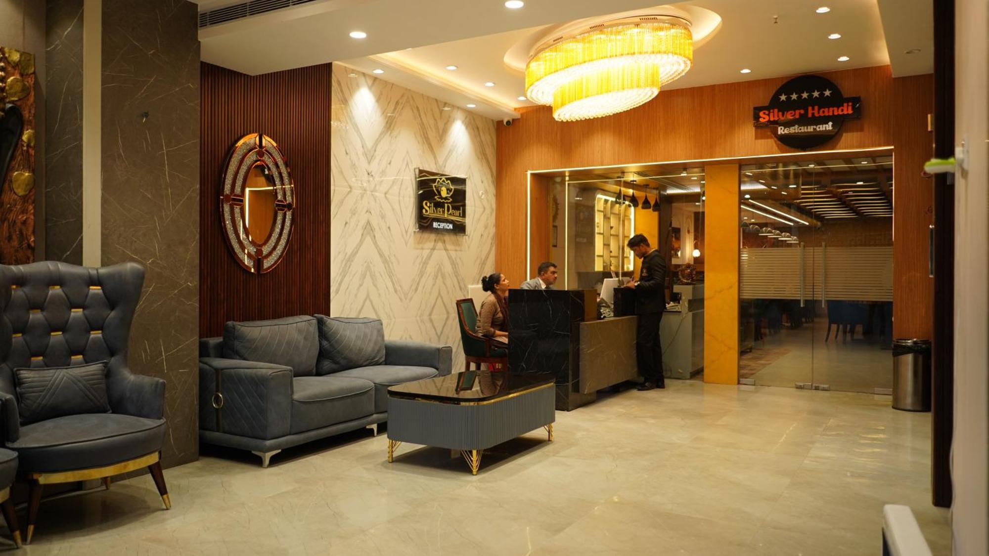 Hotel Silver Pearl Alīgarh Zewnętrze zdjęcie