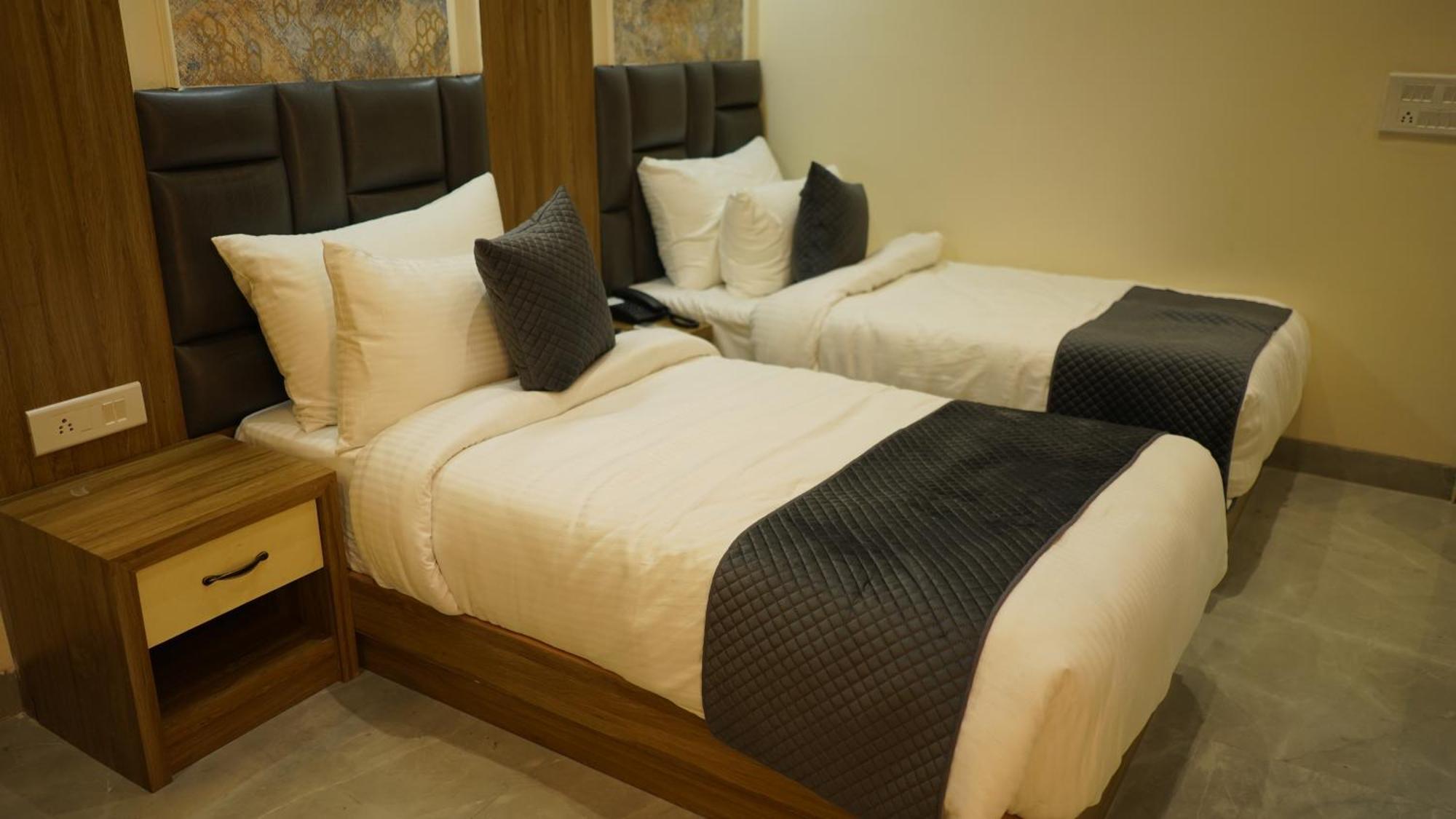 Hotel Silver Pearl Alīgarh Zewnętrze zdjęcie
