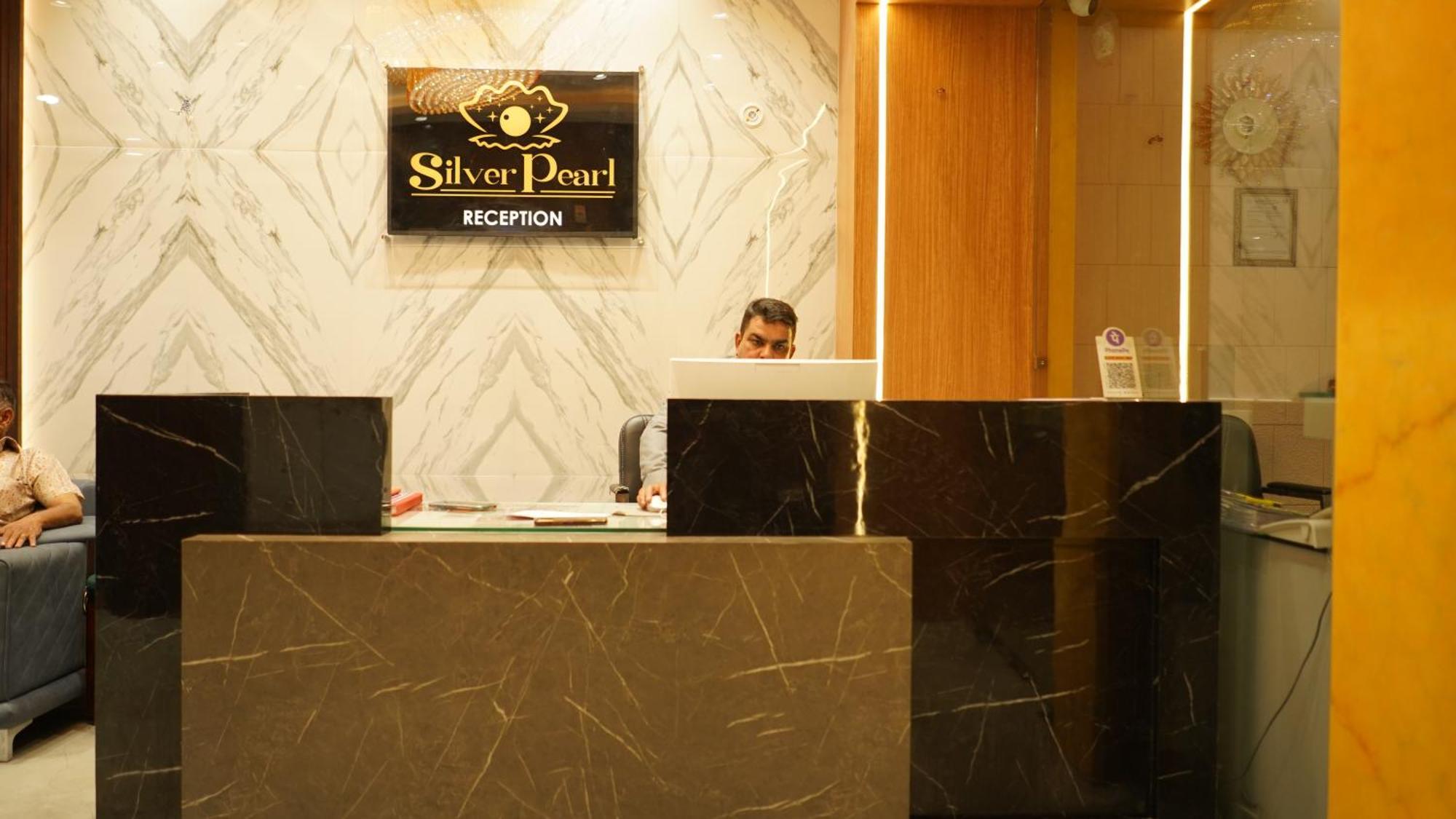 Hotel Silver Pearl Alīgarh Zewnętrze zdjęcie