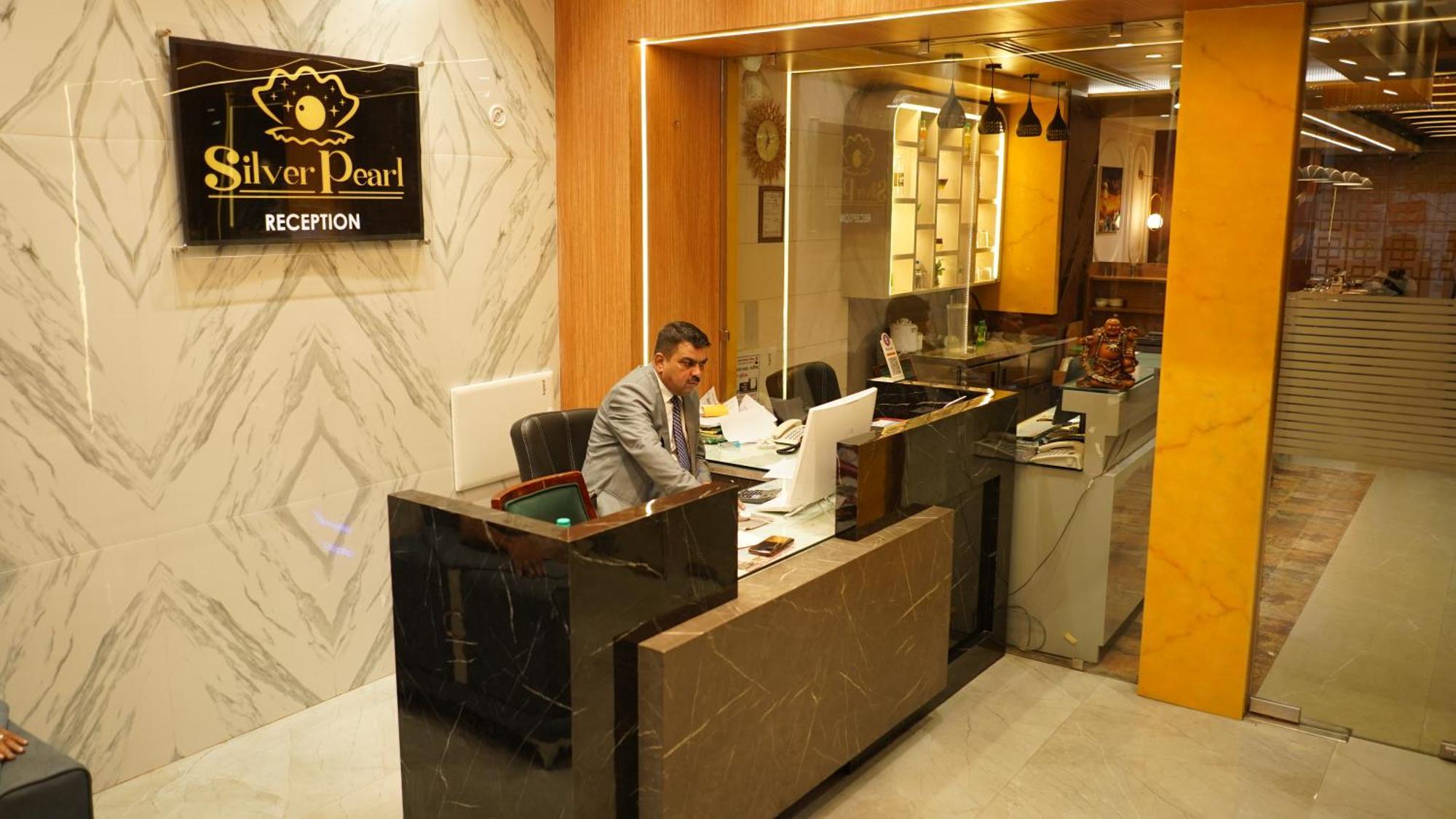 Hotel Silver Pearl Alīgarh Zewnętrze zdjęcie